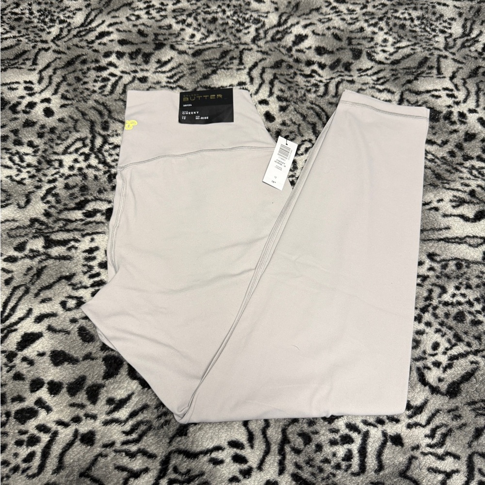Aritzia Golden Butter Cheeky Hi-Rise Leggings